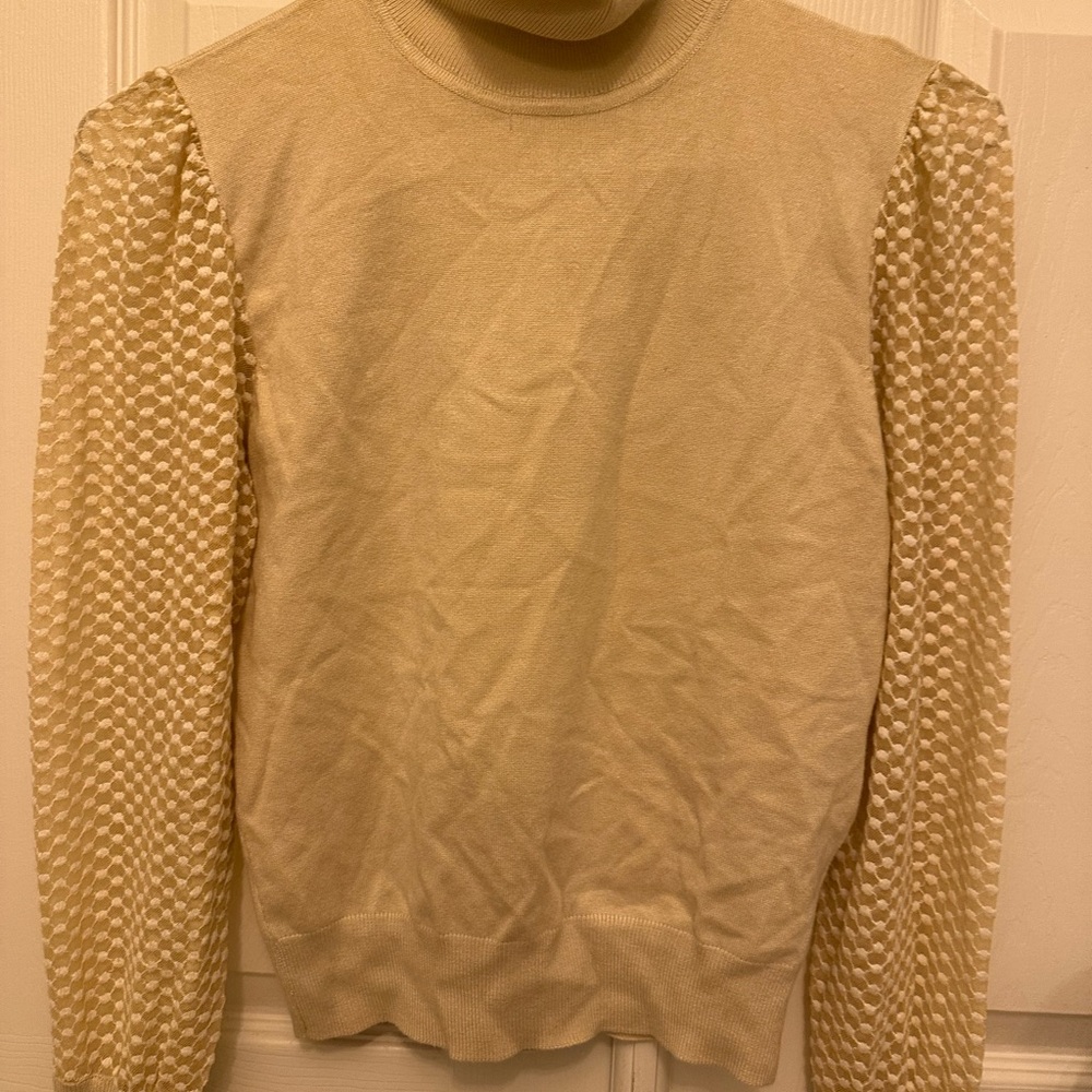 Women’s Cream turtleneck sweater with Textured Sleeves